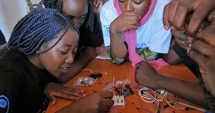 Jospin Hassan’s organization ADAI Circle offers mentorship and education programs for youth and other job seekers in the Dzaleka Refugee Camp in Malawi. The curriculum encourages hands-on learning, collaboration, and other skills Hassan learned from MIT programs.